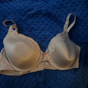 Maidenform light pink Underwire Lightly Lined Lace Full Coverage bra-size 40B